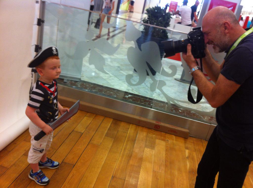 Citizenkid_'s tweet photo. C est photo pirate sur le stand @Canalsat #piwiplus #teletoonplus http://t.co/ASVkzIHz0Z