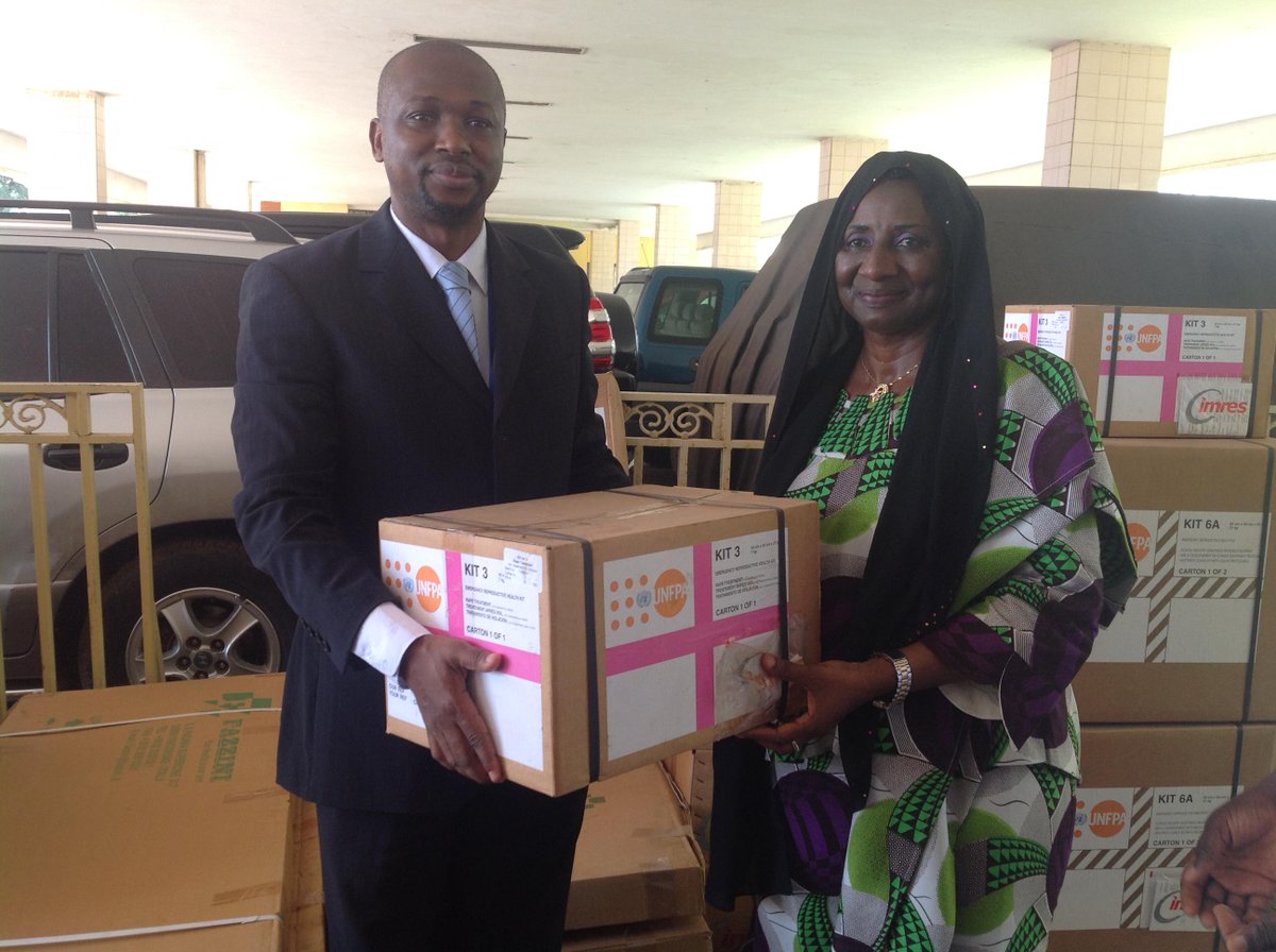 Remise de kits sage femme au Ministère de la Santé pour le renforcement du système sanitaire.