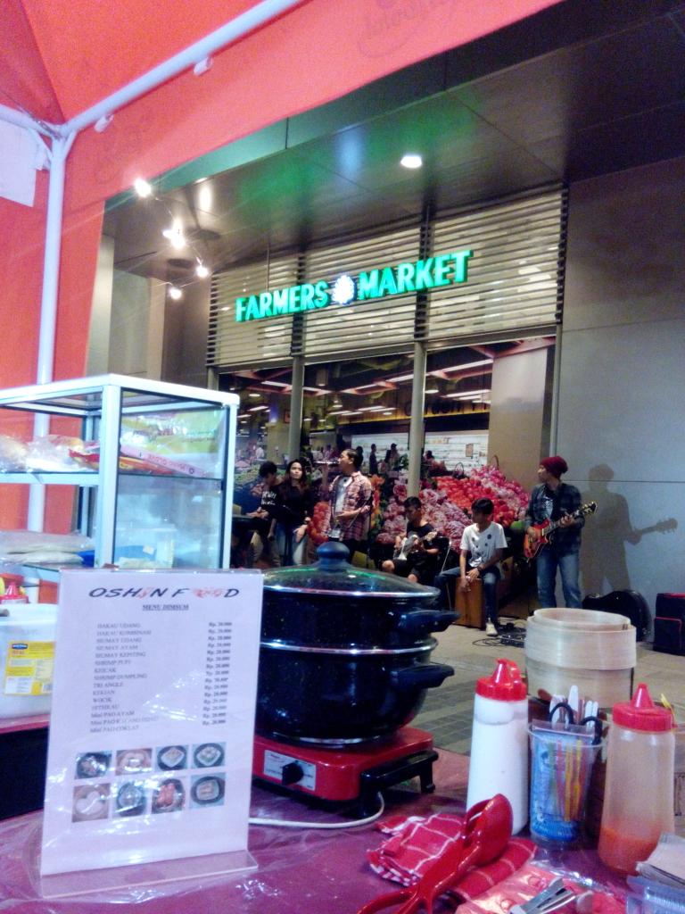 BanditFunky's tweet photo. @oshinfood  lg standby di grand galaxi park dlm acara nya bazar ramadhannya bondan winarno maknyos http://t.co/QanHeSGnC9