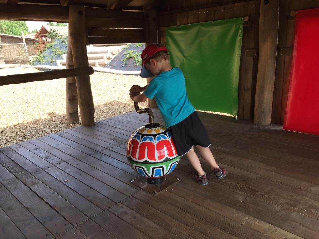 Playnetic's tweet photo. Indianenhut met indianen-muziekbal in Jaderpark! Superproject Bear Canyon door Kinderland. http://t.co/PhcPrIs6EW
