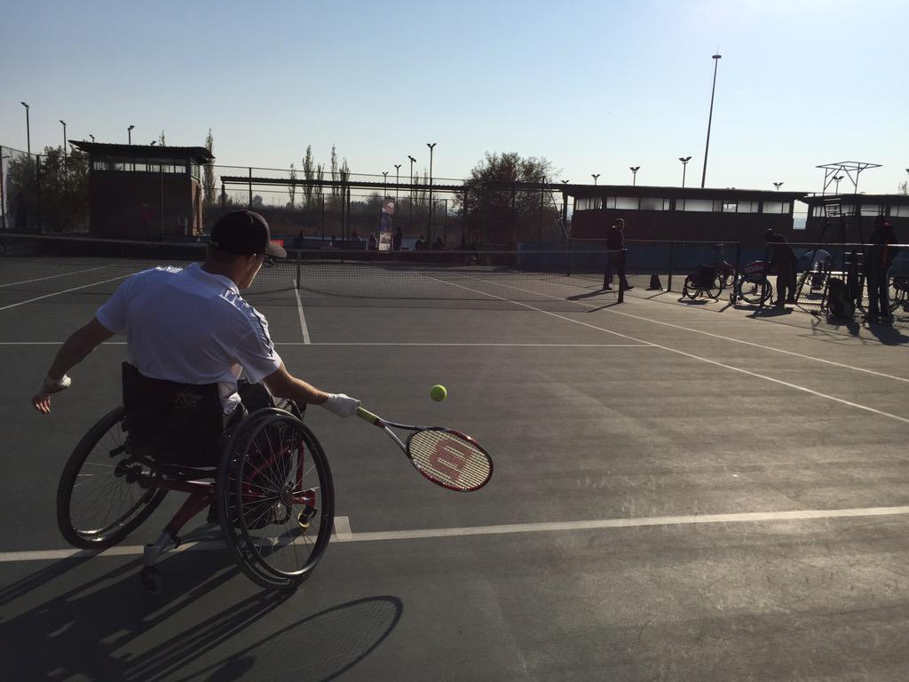 AdaptiveSfund's tweet photo. Strapped a racket to my hand and off I went! #wheelchairTennis. #AdaptiveSports 
Through to tomorrow semi's @WCTennis http://t.co/UtLGdWpRLJ