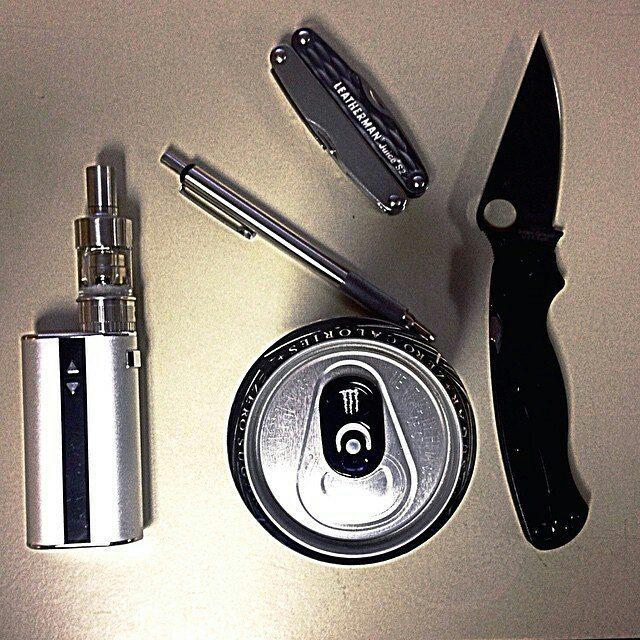 EnvyWatches's tweet photo. From @ocpocketdump #edc #everydaycarry #pocketdump #pocketvomit #ocpocketdump #knife #usey… http://t.co/NuP8d1VkC3 http://t.co/F1Hj5sgjsb