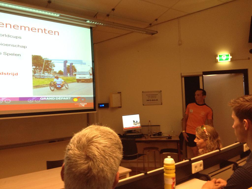 SHanrath's tweet photo. Tim de vries houdt presentatie handbiken bij relatiedag #rocmn #vsu tijdens voor de start vd tijdrit #TDF2015 http://t.co/cBFNvatknc