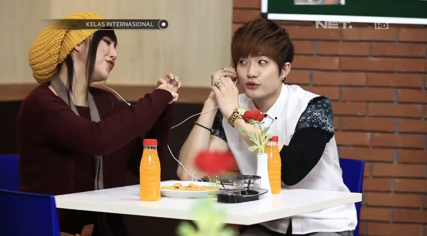 mdtvindonesia's tweet photo. I Love You.. I Want You.. Ciyeee.. @LeeJH_2107 sama @Aelke_mariska Hihi.. @Kelas_NET #KelasLeePacaran_NET http://t.co/HDx0oYmfDj