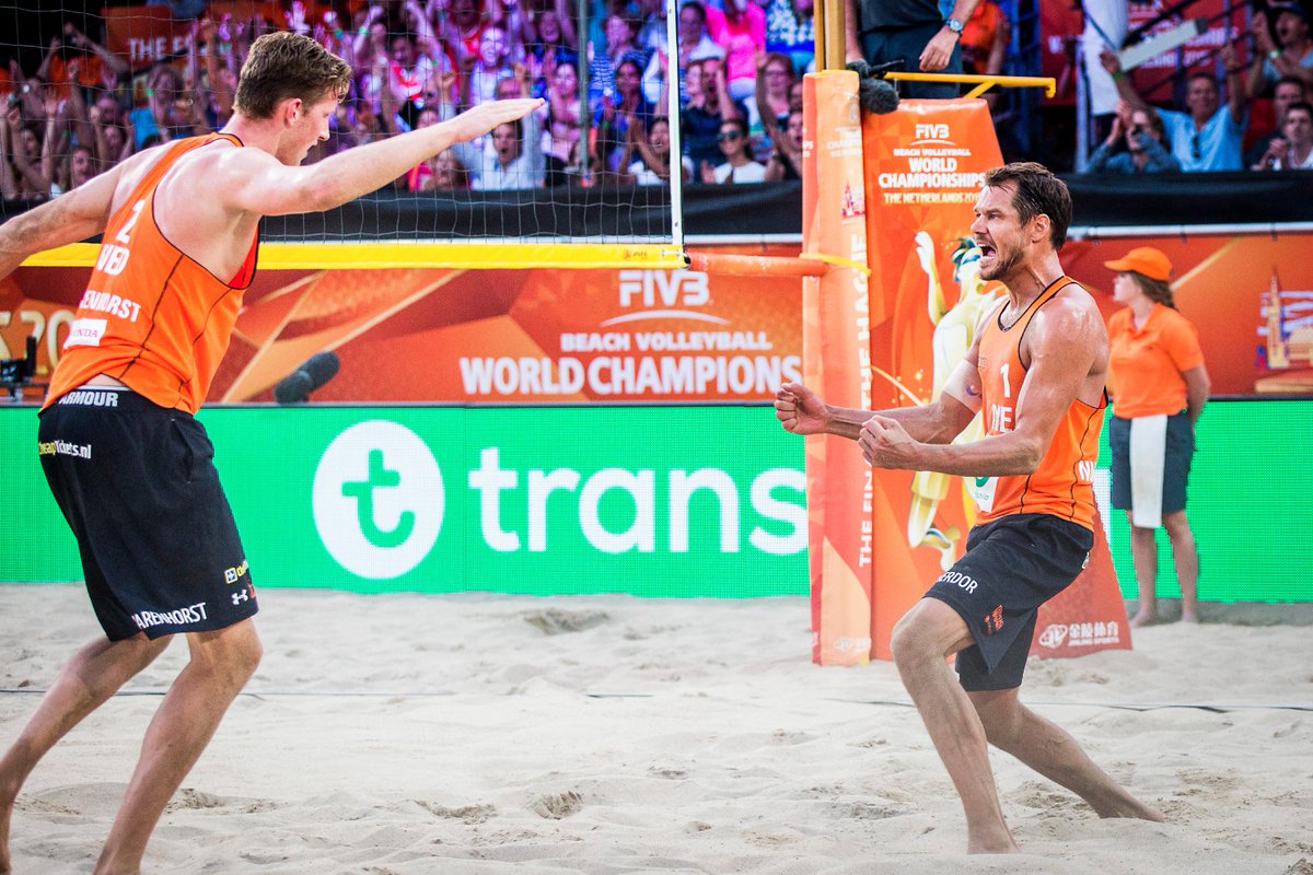 HeldenMedia's tweet photo. Wat een wedstrijd! @rnummerdor/@cvarenhorst staan in de finale van het @WKBeach2015! Gefeliciteerd! http://t.co/6jq9diDdnQ