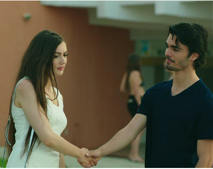 GK_savasnazli's tweet photo. Bu guzellikte Nazliya kim asik olmazki Mert??? (Ama Savas olmadi....) #GunesinKızları #SavNaz #MerNaz http://t.co/dVjgd3hLrX