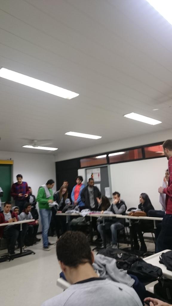 Men__Digo's tweet photo. Chamada e entrega das camisas!
#equipe9 
#engenhariaup
@engenhariaup http://t.co/3DuNyXcNQq