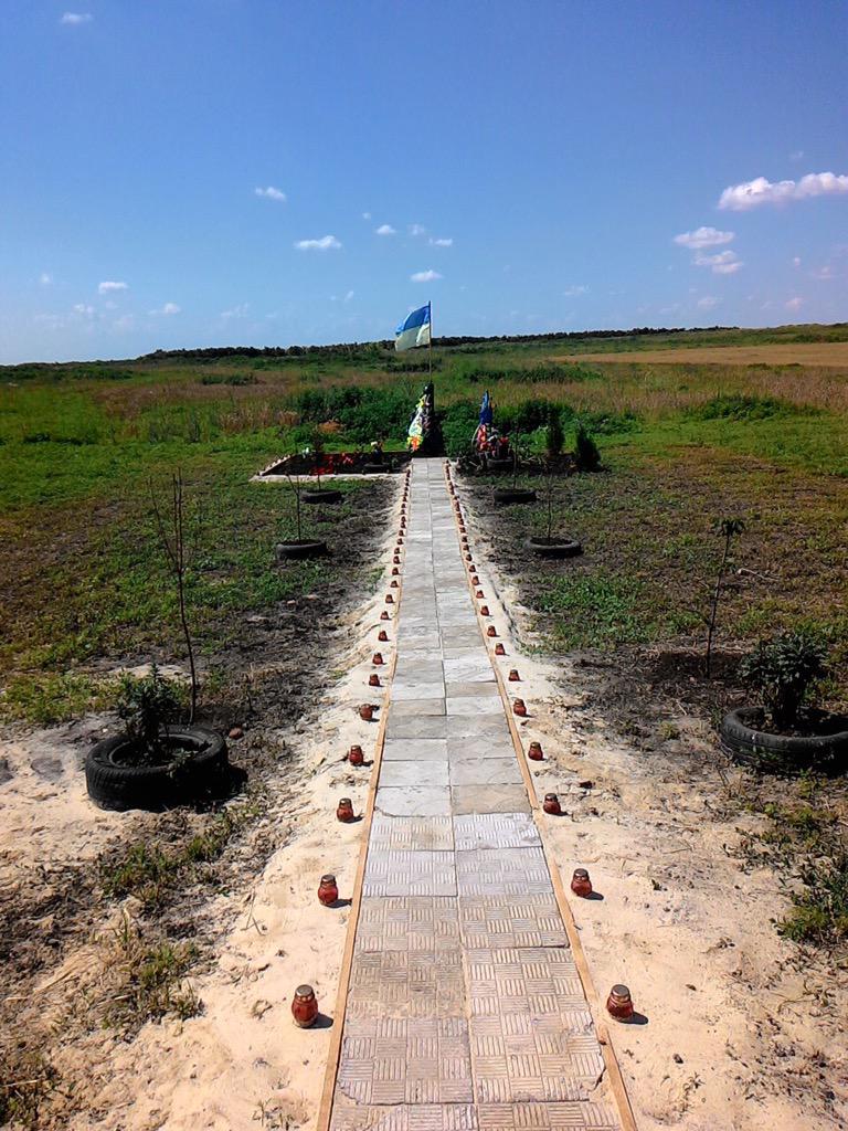 OD_Sonya_UA's tweet photo. #Карачун Памятник нашим погибшим Героям #Славянск #Украина http://t.co/A9C1nR2iWT