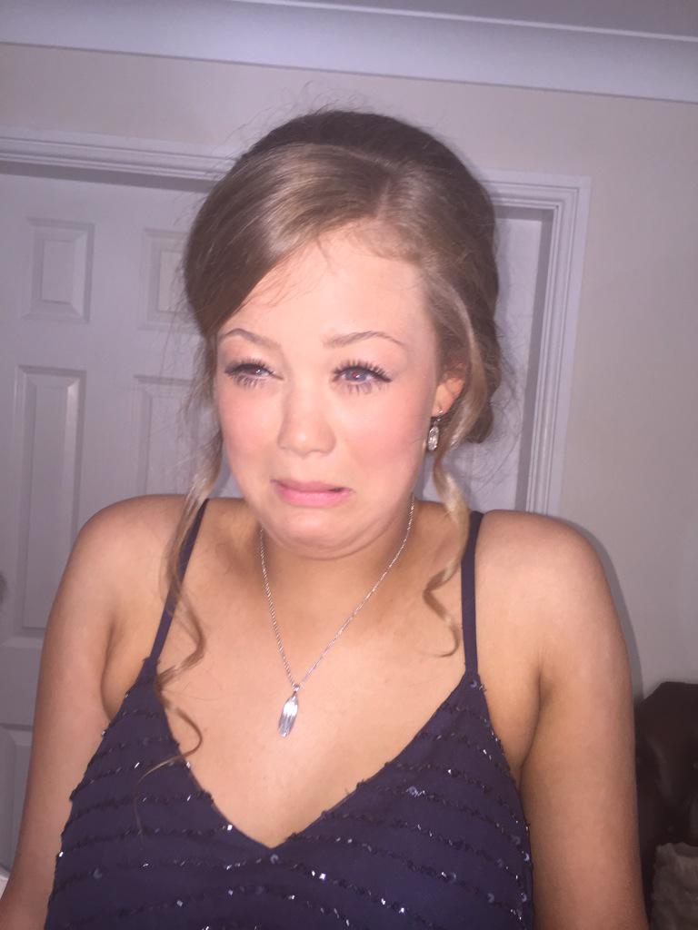 ReactsJess's tweet photo. When someone wears a massive tacky tiara to prom http://t.co/2PjONqPpS5