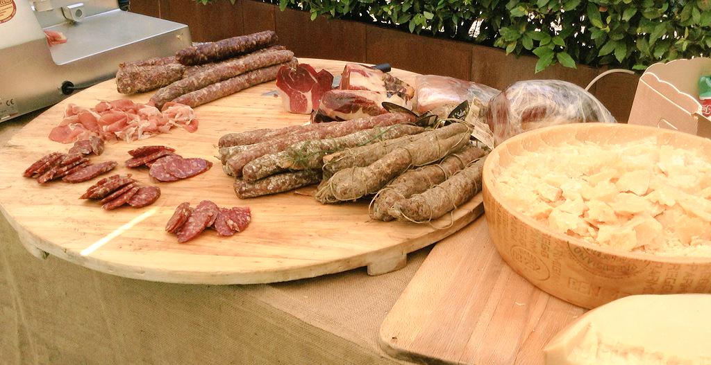 BolognaBSchool's tweet image. @darios @biljaic ci sappiamo far perdonare in molti modi :-)
#BBSCommunity #Reunion2015 @MBAFoodandWine