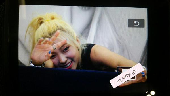 borabiased's tweet photo. [PREVIEW] SISTAR at Shake It Fansign  (cr:@/iTsjAnElLy_JB) http://t.co/r4Z7QXesZY