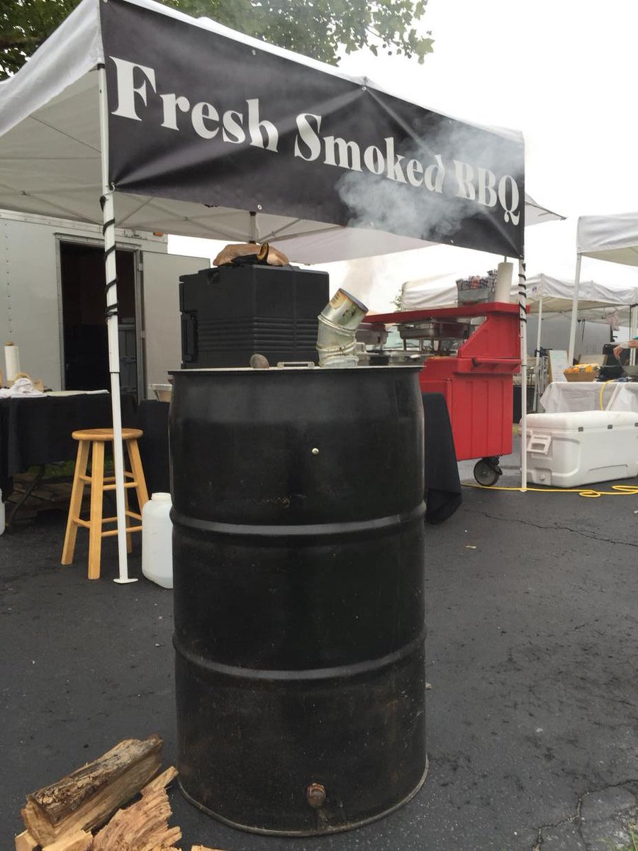 HogFathers_BBQ's tweet photo. Come on down and get your Fatty Fix!  We are at the corner of Maxwell and Broadway @LexFarmMkt. http://t.co/w4TO4bLPpu