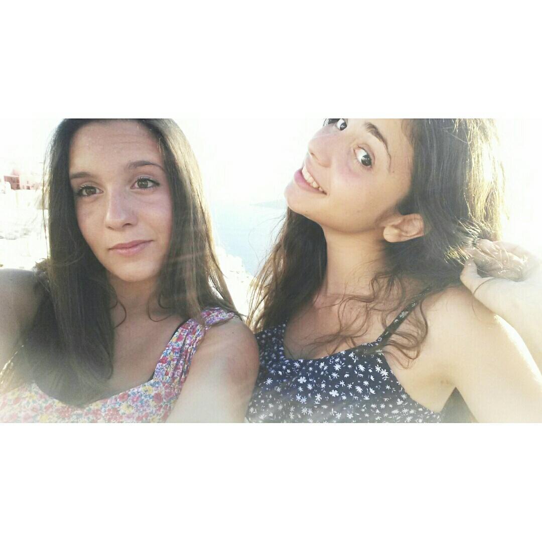 dafnichampaiou's tweet photo. #yesterday#friendship#santorini#holidays2015 http://t.co/hmYKkGZ29k