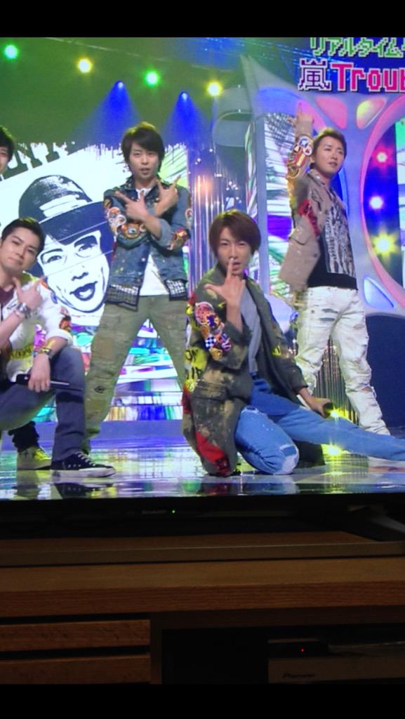 eiga_07's tweet photo. 相葉wwwwwwwwwwwwwwww
鼻に指さすwwwwwwwwwwwwwwww http://t.co/lFjs1ori6o
