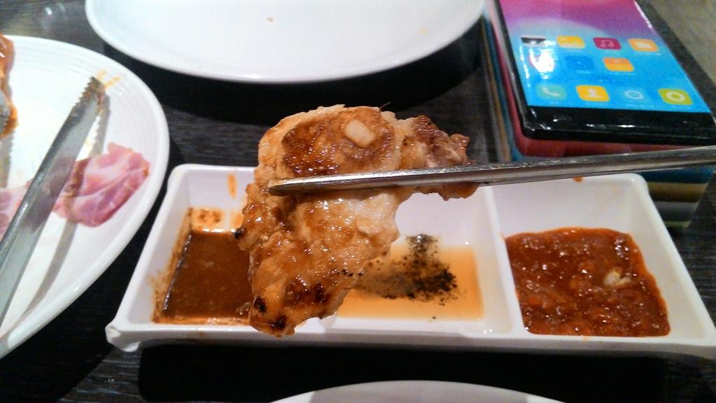 cyberwakeup's tweet photo. อ้ามมม อร่อยนะรู้ยังบุฟเฟ่ย์หมูย่างเกาหลี ร้าน Seoul BBQ ที่ตึก BB ข้างอาคาร GMM #อร่อยไปแดก #textre http://t.co/CzsE2qpE4C