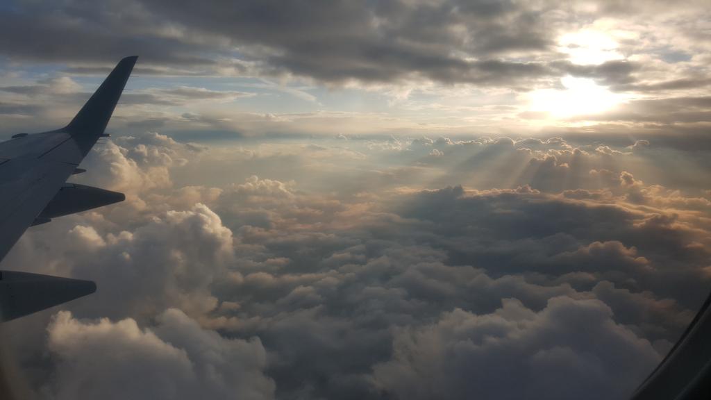 ken_hau's tweet photo. On the way to London from Dublin, incredible scenery! #FlyBA2015 http://t.co/IozZovNQO9