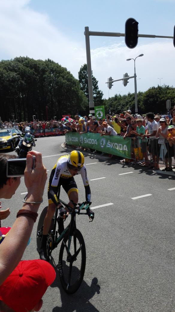 denbuys's tweet photo. Gesink erg snel door de mooiste bocht van Utrecht #TDFutrecht http://t.co/kb4snZmr4x