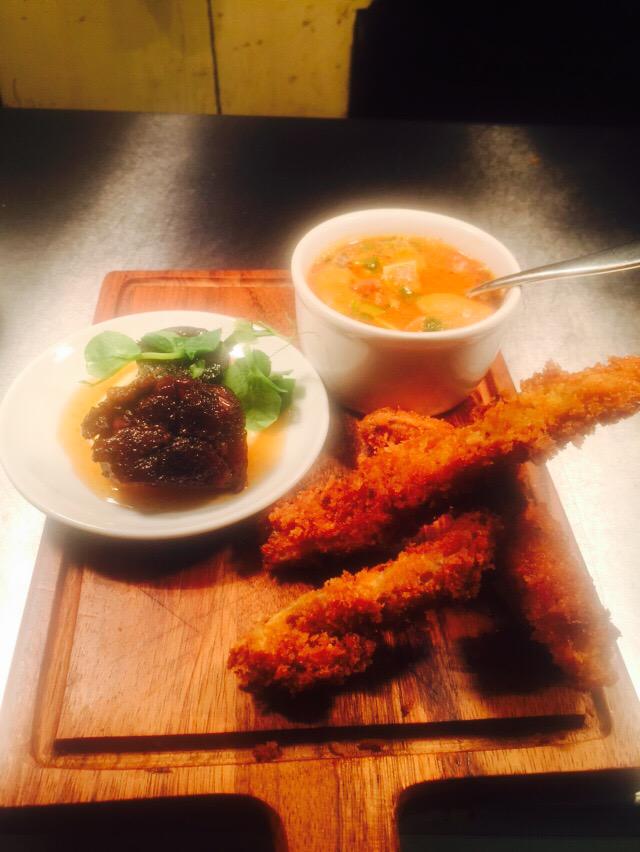 bullsheadsw13's tweet photo. @GeronimoPubs few pics from the first night of our #PigWeekend. Still two days to go!! http://t.co/XhvfxuHnFf