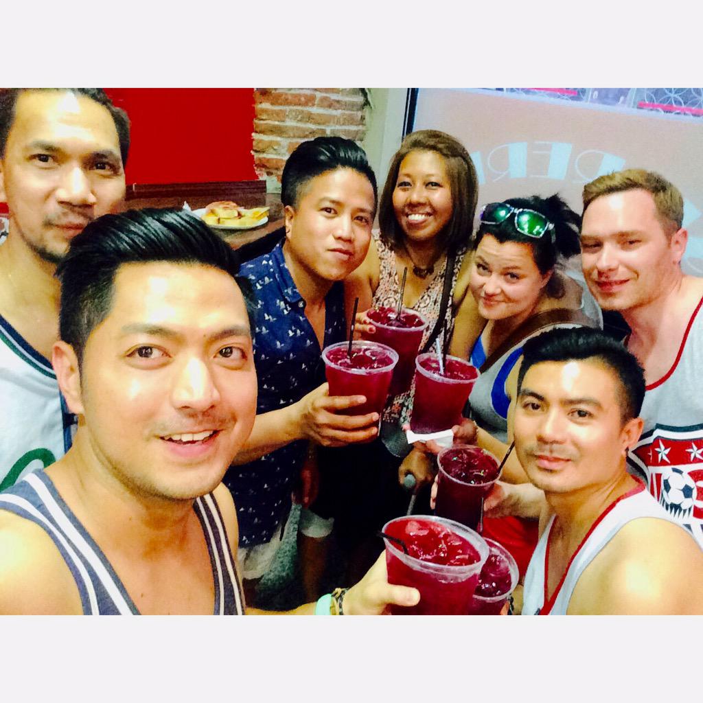 NeoRoque's tweet photo. Madrid without Sangria is like earth without water. Happppyyyyy fiessssstaaaa! 🇪🇸🇪🇸🇪🇸🎭 http://t.co/QqXC77QAU7