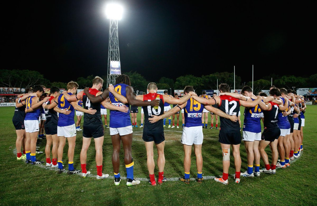 WestCoastEagles's tweet photo. For Phil.

#weflyasone http://t.co/ym5UppnOEC