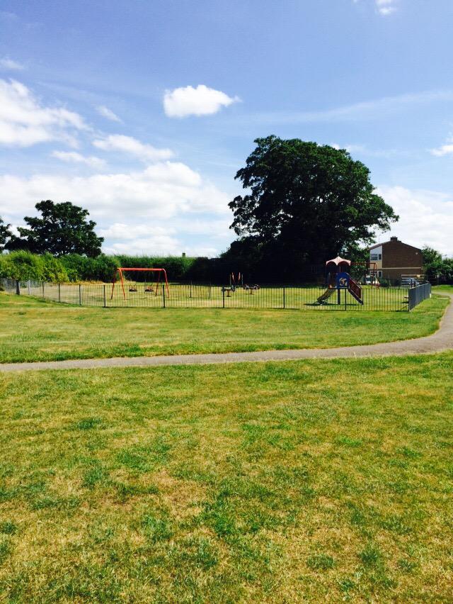 danwakling's tweet photo. Never in my day was there an empty football pitch and park on a sunny day #sosad http://t.co/99BO0EGO23