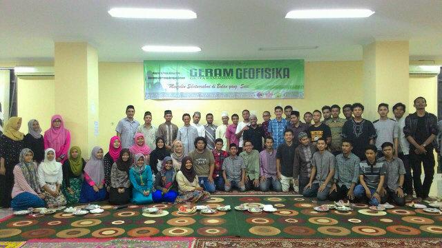 himatg_usk's tweet photo. Alhamdulillah, acara buka bersama KBMTG berjalan dengan lancar yg dilaksanakan kamis, 2 juli 2015 #GERAM2015 http://t.co/VQvOkZeHCe