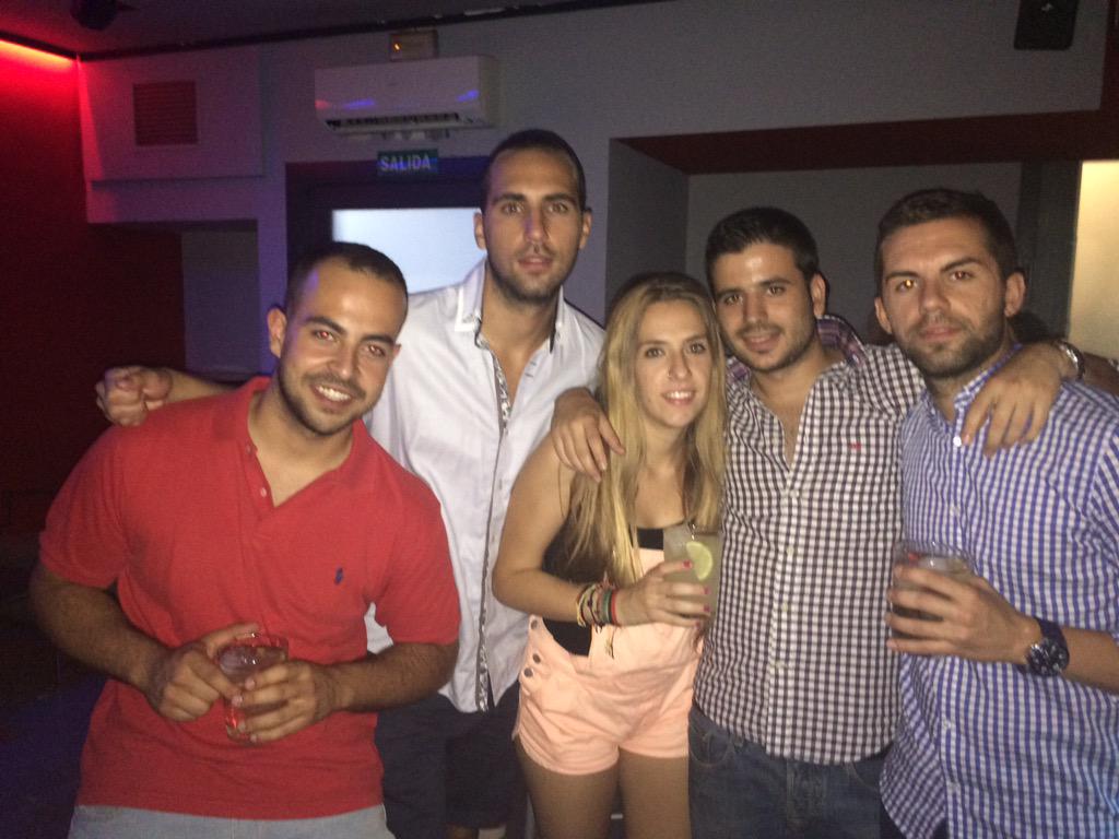 FatimaFdez91's tweet photo. El equipo! 😀 @angel_karre @jafvi @Poblete02 http://t.co/1CR0ALDge6