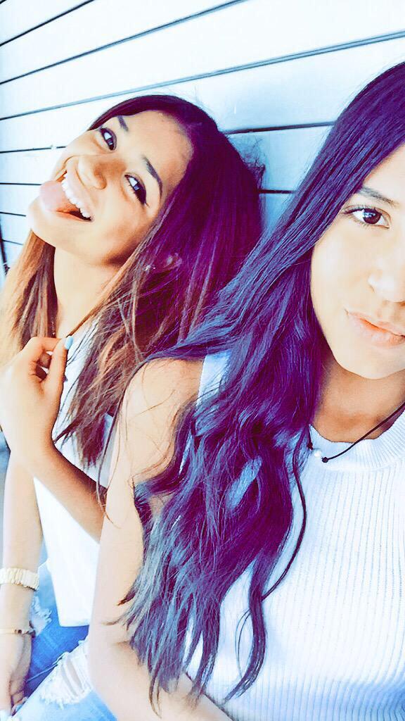 karentorresss_'s tweet photo. Happy birthday kim💗💗 love youu @kimberllyym 😜👭💅🏽 http://t.co/WSpokCPiQh