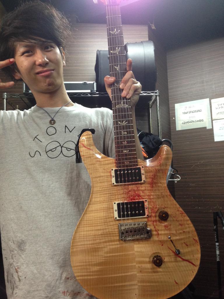 BoyGoStraight's tweet photo. 渋谷サイクロン終わりましたー！

お客さんいっぱいだし、Leyline最高でした！

しんやは流血して一人でデトロイトメタルシティみたくなってました！ http://t.co/jTbw4vF9iW