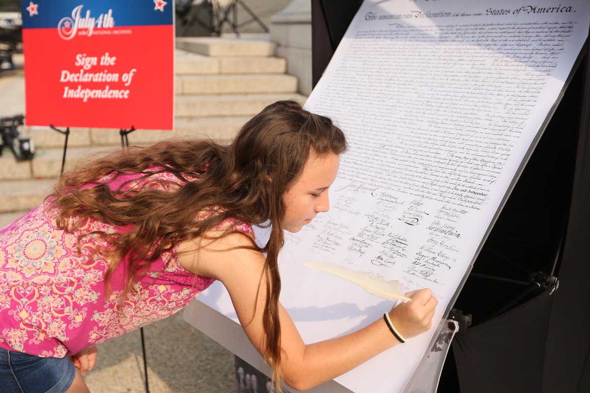 USNatArchives's tweet photo. Did you have a chance to sign? Share your picture with us! #ISignedTheDeclaration http://t.co/dsVphZjYsY