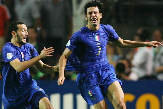 c_nostalgico's tweet photo. 9 anni son passati...ma godo ancora! http://t.co/Li8VVwvrAM