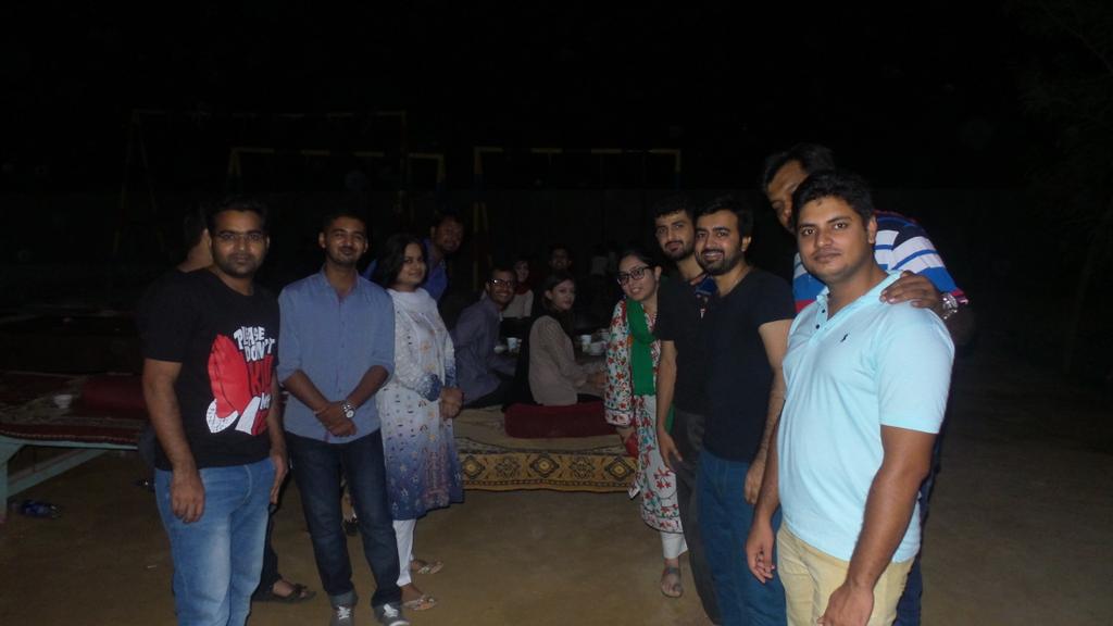 GlamoMag's tweet photo. Had gr8 time @atiqsenseflow @Zainulabideenz @qtejani @SadiyaAzhar @mas497 @PAKINVOGUE @umairyousufs #bloggersiftar http://t.co/ohrlIgkKC9
