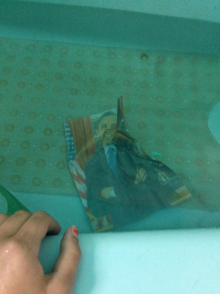 realjeffbez0s's tweet photo. Celebrating #FOURCEofJuly with @GOPTeens: Watching #Obama #drowning is his #PoolOfLies!!!! http://t.co/V3IPq4V4Gj