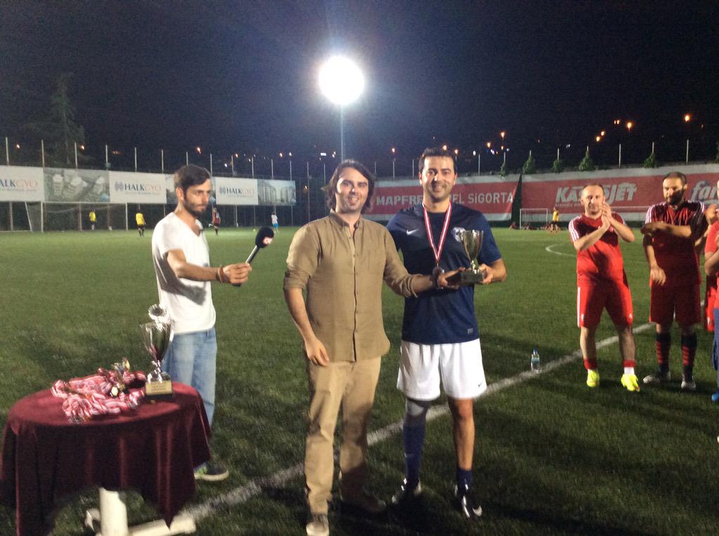 Pupa Efendi Lig Kupası ikincisi <a href="/AtletikBirboga/">AtletikBirboğa</a> kupasını aldı.