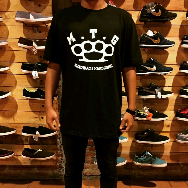 Merch kita dari <a href="/Root_Shoes/">Root Shoes</a> udah mendarat.. silahkan dipilih kawan :-D #Respect