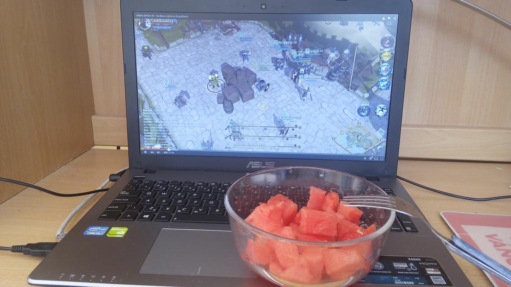 RyuuDave's tweet photo. @Sterakdary Když je venku horko a Stéra má nový video :) http://t.co/fOlHDeU9pJ