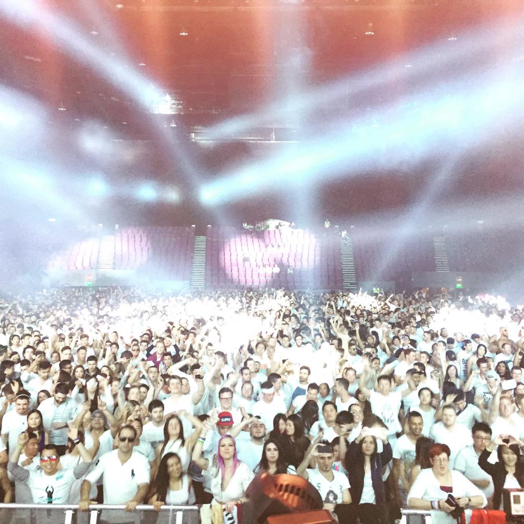 cosmicgate's tweet photo. Another awesome sold out show in #Australia, thank you #genesiswhite #Sydney @officialjes @ericlumiere #trancefamily http://t.co/6dPyzsvDaa