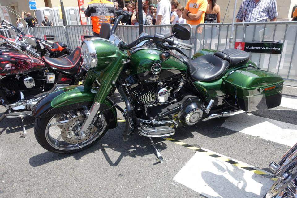 BarcelonaHarley's tweet photo. @Harley_Spain
Obras de arte del #BHD15 😍 ! !
#custom #Barcelona #Moterosbcn @BcnHarleyDays
#evento #Desfile http://t.co/f4fr0ZtOv6