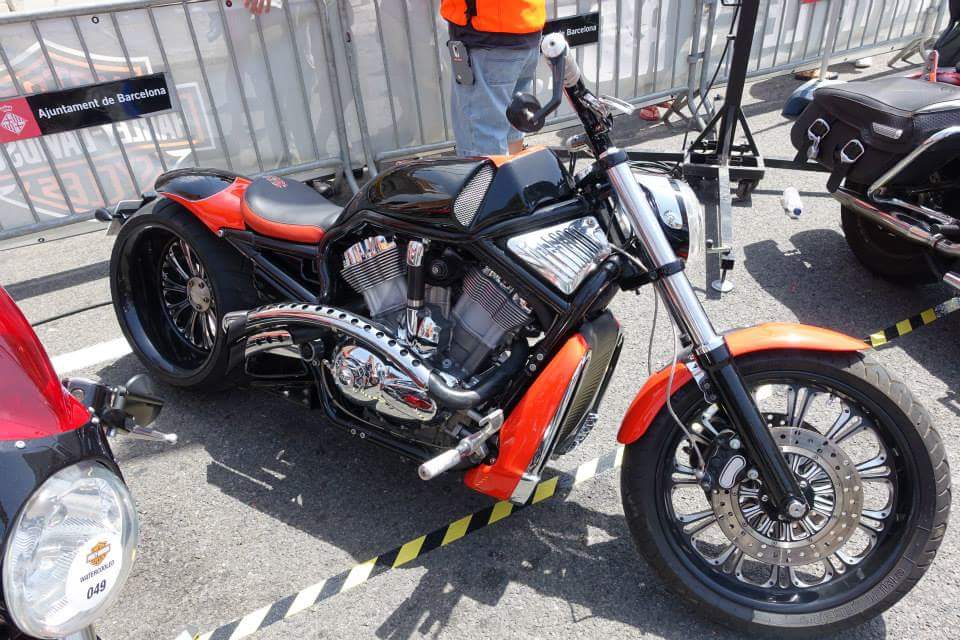 BarcelonaHarley's tweet photo. @Harley_Spain
También hay #potencia 💪 en los #BHD15 😈 !!
#custom #Barcelona #Moterosbcn @BcnHarleyDays #evento http://t.co/9gEGuaveWs