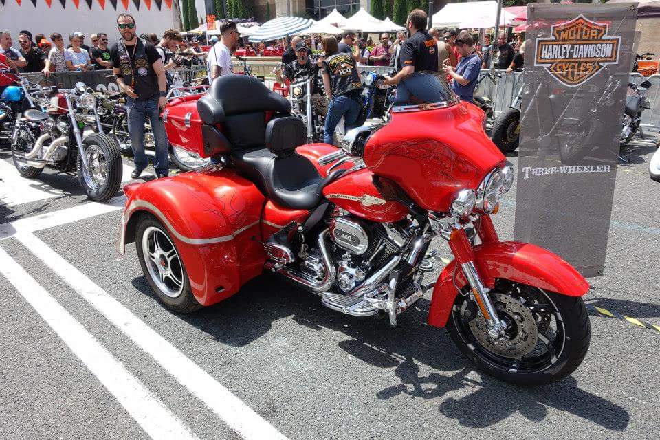 BarcelonaHarley's tweet photo. .... si hay para todos los gustos en el #BHD15 😉 !!
#harleydavidson #choppers #potd #Discovermore #Moterosbcn http://t.co/h4gkH2n9Rg