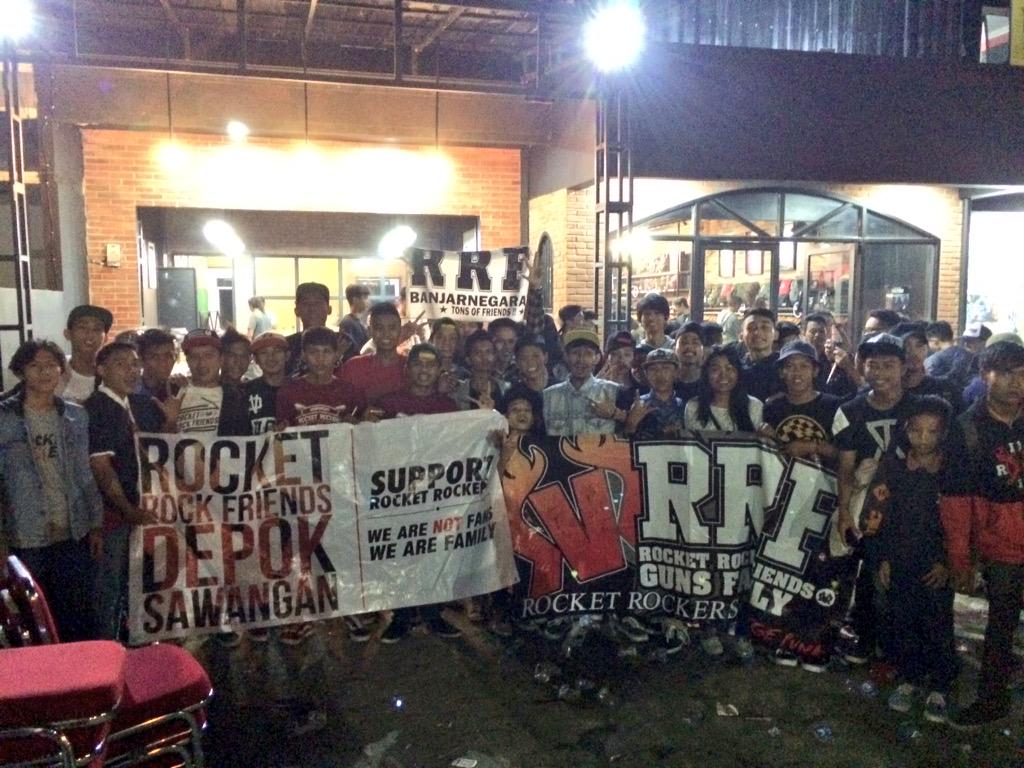 rocket_rockers's tweet photo. kalian luar biasa #respect

ktmu hari senin ya di @JakCloth #lebaran jam 9 mlm http://t.co/DfpaLXISmR