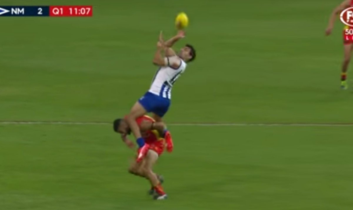 BleacherReport's tweet photo. VIDEO: North Melbourne's Lindsay Thomas makes unreal catch on top of defender (via @BR_Aus) http://t.co/Z0J0elLt9q http://t.co/4mei54lSKU