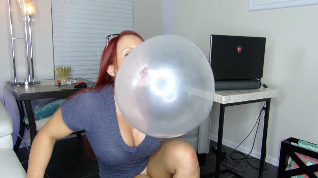 "Do u want to enter any contests later?" Pie eating 😕. Hula hoop 😐. Bubblegum contest " yeah enter me<a href="/tag/spoiled"class="tags"><span>#spoiled</span></a><a href="/tag/notsharing"class="tags"><span>#notsharing</span></a>