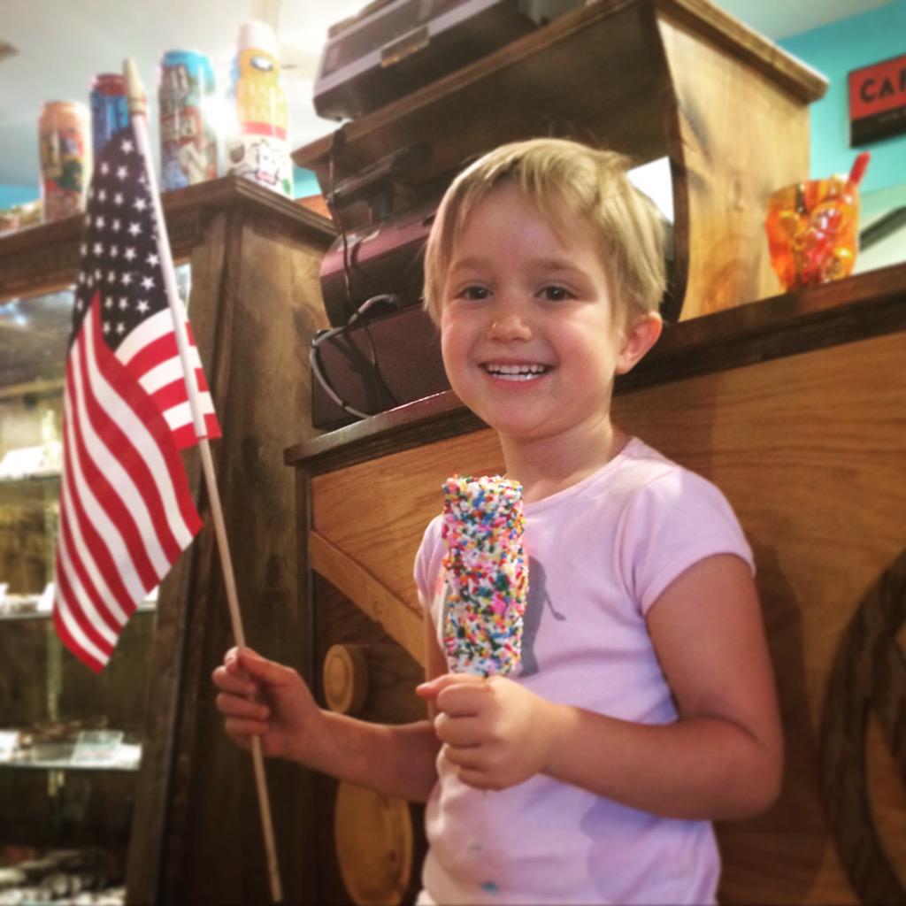 chocolateabq's tweet photo. What's more American than caramel apples, s'moremellows and our own take on sparklers? Happy 4th! #ChocolateDude #ABQ http://t.co/AiN08mMLA8