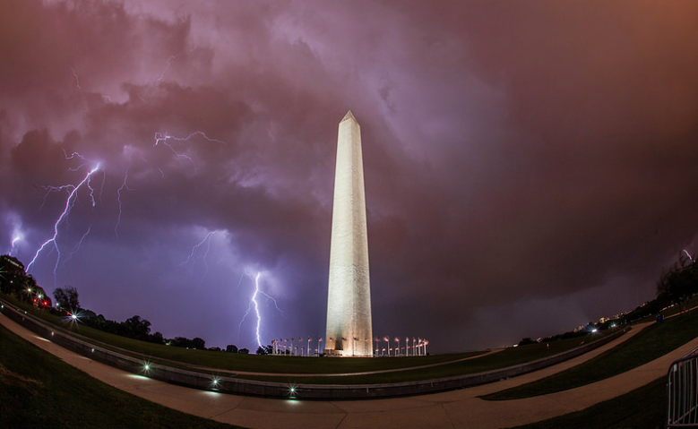 DMVPics's tweet photo. Lightning over Washington Monument July 1, 2015 http://t.co/bjWNWKker7