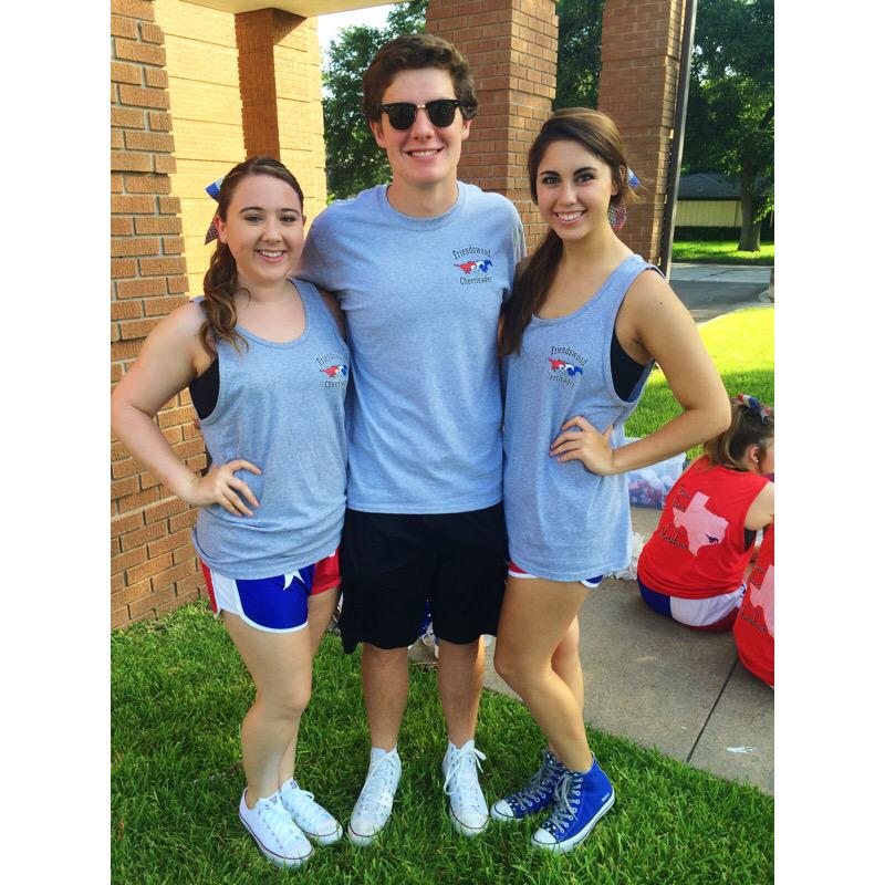 MightyTheMustan's tweet photo. Mannnnn the mascots are "mighty" cute 🐴 #happyfourthfriendswood #mustangs http://t.co/JRS77ZJzqr