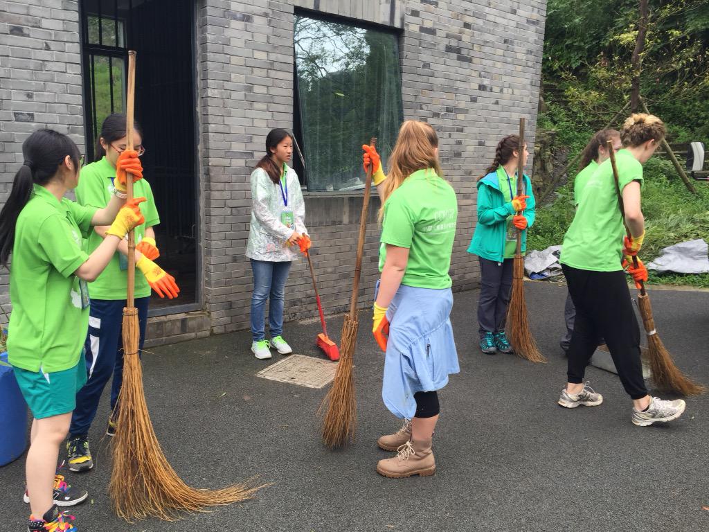 debeka57's tweet photo. @GSColo Girl Scouts volunteering in China at the Panda Preserve. http://t.co/qPuX9jdITl