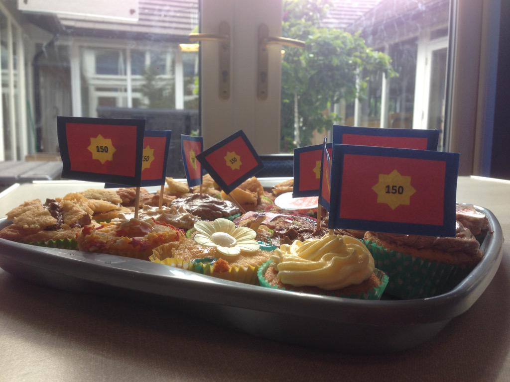 VictoriaRowney's tweet photo. Boundless buns! #Boundless2015 #bigbirthdaytea http://t.co/r2YoQn5cdR