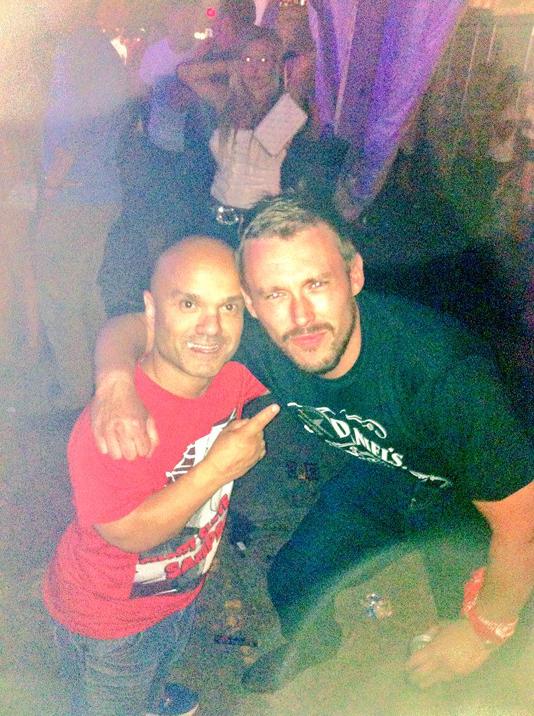 Great to see THE nicest guy in #wrestling again at <a href="/CowboysCalgary/">Cowboys Dance Hall</a> for midget wrestling! <a href="/AweSampson/">Short Sleeve Sampson</a> 
#DBNBAD