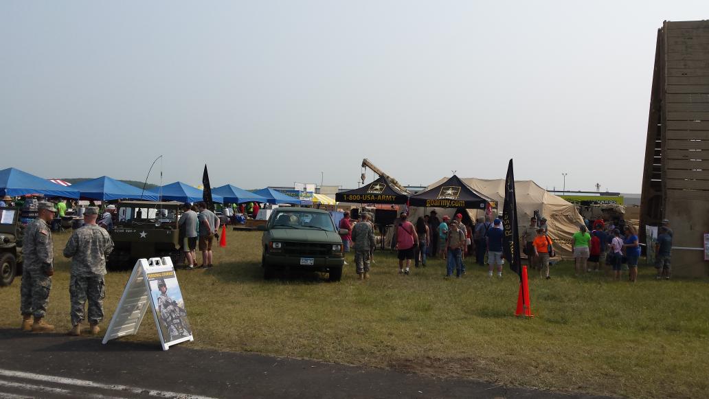 Phoenix_6_'s tweet photo. Eau Claire air show in full attendance http://t.co/QgjPDo2YZg